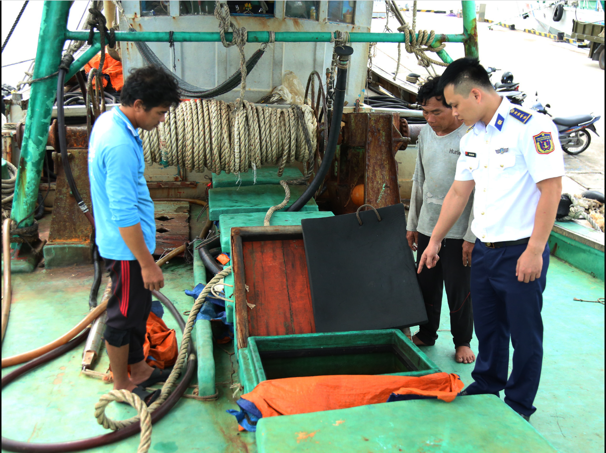 Bà Rịa - Vũng Tàu: Liên tiếp phát hiện 02 tàu chở dầu DO trái phép trên biển