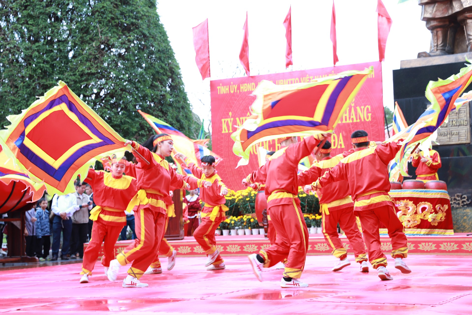 Biển người đổ về lễ hội Ngọc Hồi - Đống Đa ở Bình Định