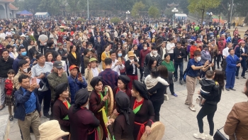 Hội Lim chính thức khai hội, hàng ngàn người đổ về thưởng thức quan họ