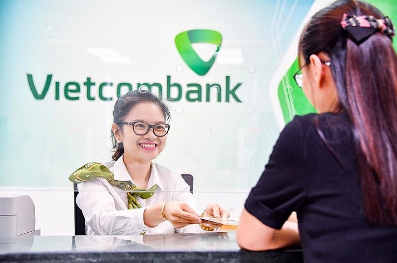 Ngày 20/10 vừa qua, Vietcombank đã hạ lãi suất huy động kỳ hạn 12 tháng trở lên xuống còn 5,1%/năm