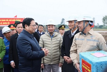 Thủ tướng: Thi công xuyên Tết, hoàn thành đường dây 500kV mạch 3 trong tháng 6