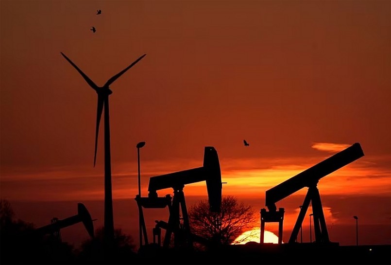 Tồn kho xăng, dầu của Mỹ tăng hạn chế mức tăng của giá dầu trong phiên. Ảnh minh họa: Reuters