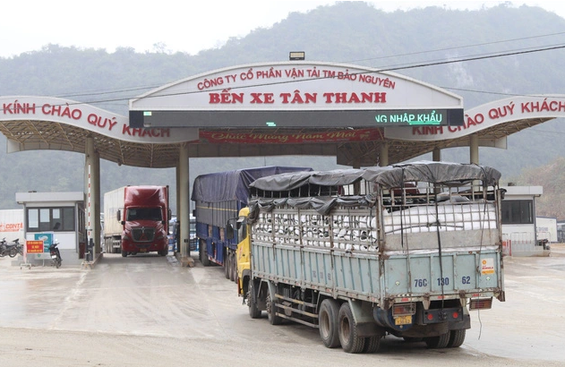 Xuất nhập khẩu qua cửa khẩu Lạng Sơn.