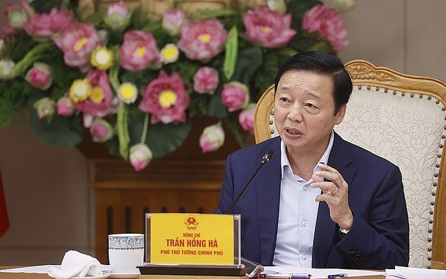 Phó Thủ tướng Trần Hồng Hà: Áp dụng cơ chế hậu kiểm trong quản lý, cấp, gia hạn số đăng ký lưu hành thuốc, nhưng bảo đảm chặt chẽ, khoa học, an toàn - Ảnh: VGP