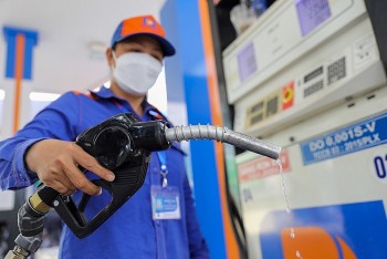 Giá xăng dầu được dự báo tăng lần thứ 3 liên tiếp vào ngày mai (4/4)