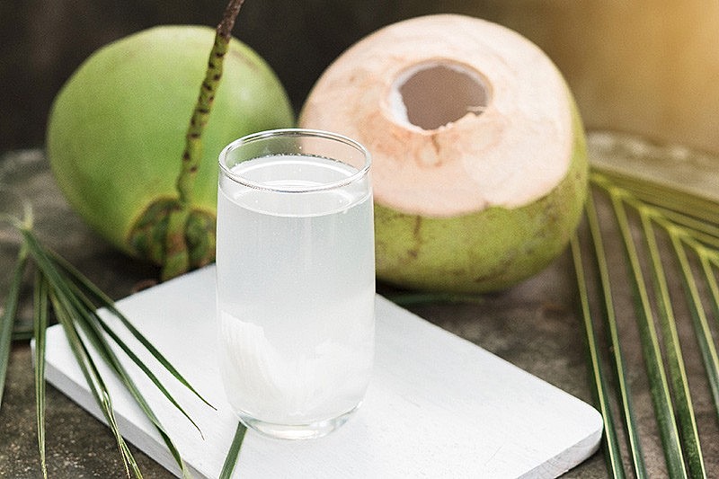 Có nên uống nước dừa mỗi ngày?