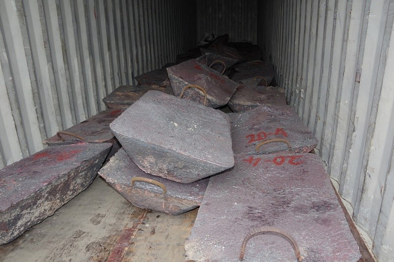 Phát hiện 6 container kim loại xuất khẩu “đội lốt” gỗ ván ép