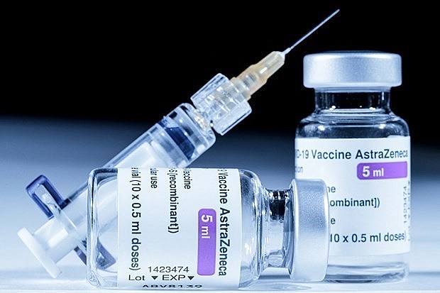 Vắc xin COVID-19 do AstraZeneca sản xuất có nguy cơ rối loạn đông máu hiếm gặp.