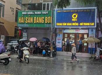 Giá vàng miếng SJC giảm thêm 1 triệu đồng, người Hà Nội 