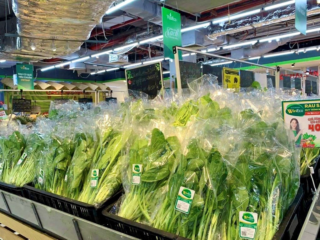 Rau sạch WinEco bày bán tại WinMart. Ảnh: Khánh An/BNEWS