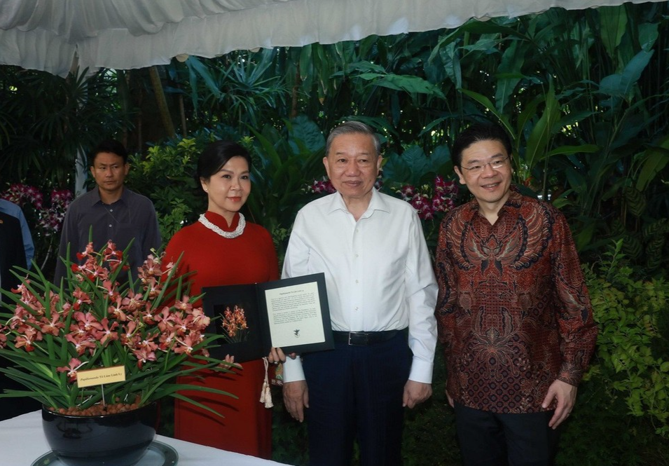 Tổng Bí thư Tô Lâm và Phu nhân cùng Thủ tướng Singapore Lawrence Wong dự lễ đặt tên hoa lan tại Vườn Thực vật Singapore