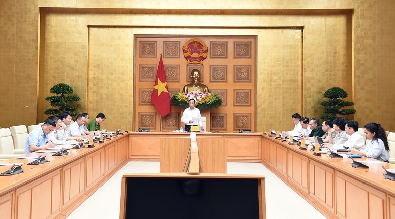 Phó Thủ tướng Bùi Thanh Sơn chủ trì Phiên họp thứ nhất Tổ công tác của Thủ tướng Chính phủ về cao điểm đấu tranh, ngăn chặn, đẩy lùi tội phạm buôn lậu, gian lận thương mại, hàng giả - Ảnh: VGP