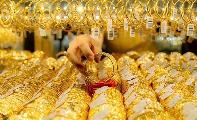 Đầu tư vàng tuần này: Nên chờ rõ sóng hay “bắt đáy” vùng 3.250 USD?