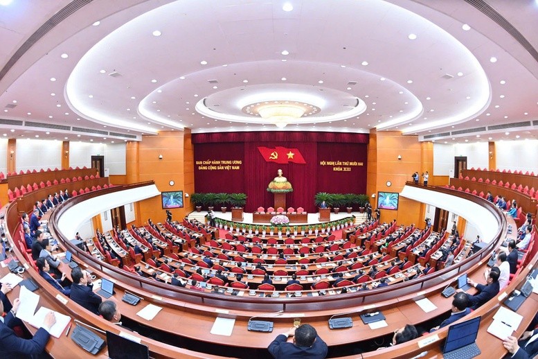 Hội nghị thảo luận, cho ý kiến sâu sắc, toàn diện và thống nhất cao đối với ba nhóm nội dung trọng tâm có ý nghĩa chiến lược, định hướng lâu dài, trực tiếp phục vụ chuẩn bị Đại hội XIV của Đảng và thúc đẩy quá trình tiếp tục đổi mới, phát triển bền vững đất nước trong thời kỳ mới - Ảnh: VGP