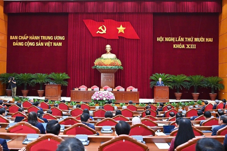 Tổng Bí thư Tô Lâm đề nghị các cấp ủy, tổ chức đảng và cả hệ thống chính trị tập trung Tổ chức quán triệt sâu rộng các kết luận của Hội nghị Trung ương 12, bảo đảm mỗi cán bộ, đảng viên hiểu đúng, thực hiện đúng, đồng thuận cao - Ảnh: VGP