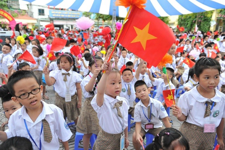 Chủ tịch nước tin tưởng các em học sinh, sinh viên, học viên sẽ tiếp tục nuôi dưỡng ước mơ, không ngừng học tập, rèn luyện, trở thành những công dân yêu nước, trách nhiệm, sáng tạo, giàu lòng nhân ái, có khát vọng lớn lao để xây dựng đất nước ngày càng phồn vinh, hạnh phúc.