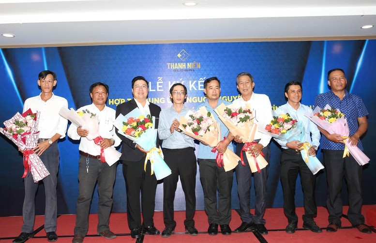 Lễ ký kết cung ứng và bao tiêu sản phẩm cua Cà Mau giữa Công ty Thanh Niên Global và các HTX nuôi cua trên địa bàn tỉnh Cà Mau - Ảnh: VGP